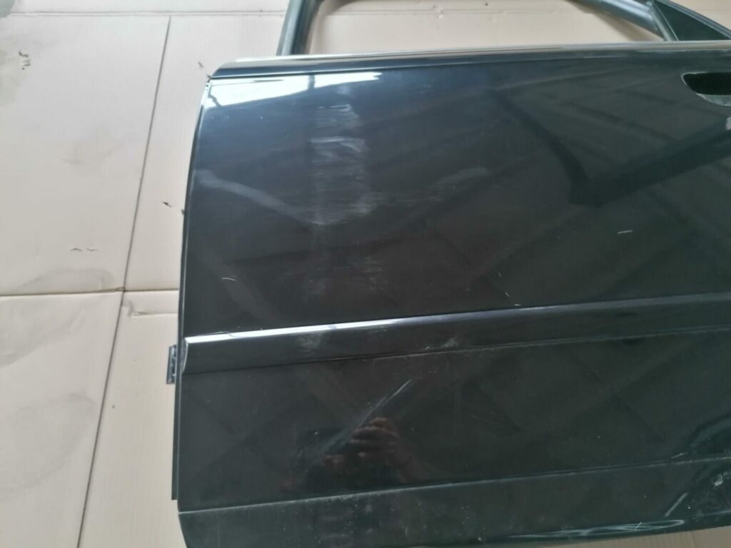 Aizmugurējās kreisās durvis priekš AUDI A4 2008 AVANT 2 Aizmugurējās kreisās durvis priekš AUDI A4 2008 AVANT