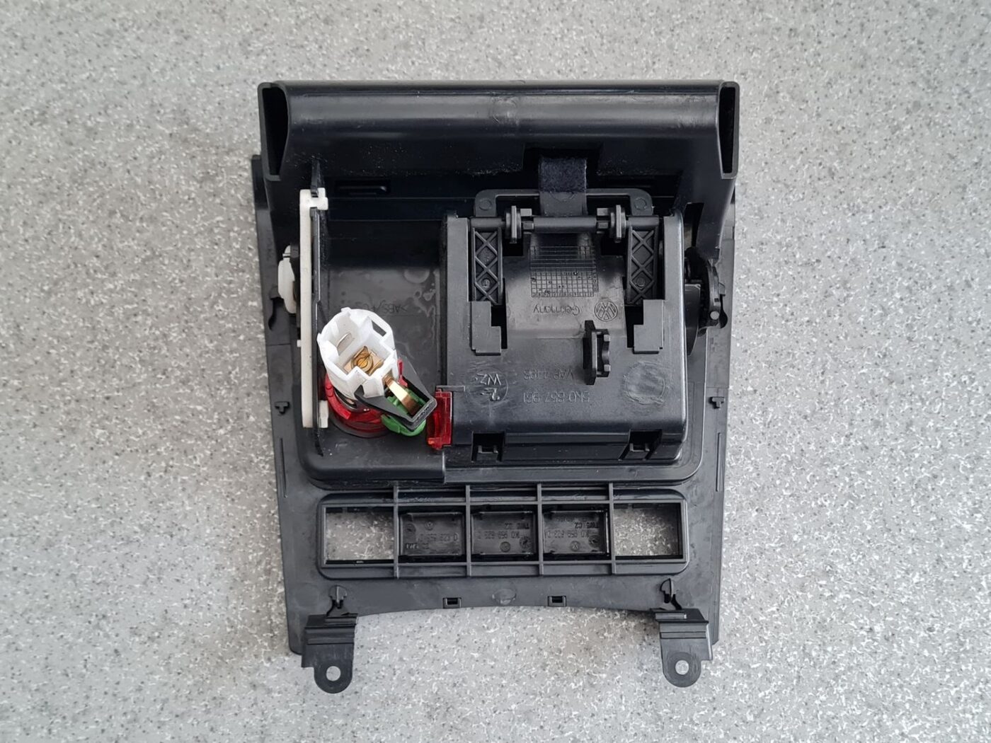 Pelnu trauks priekš VW GOLF VARIANT 2012