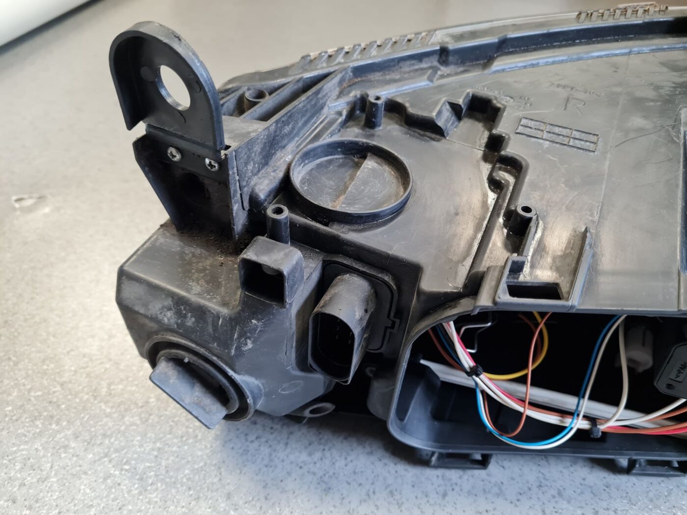 Priekšējais labais lukturis priekš AUDI A6 2008 11 Priekšējais labais lukturis priekš AUDI A6 2008