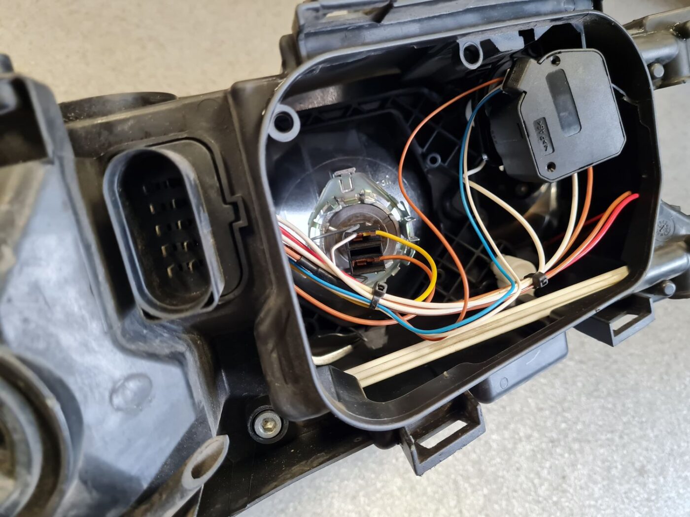 Priekšējais labais lukturis priekš AUDI A6 2008 4 Priekšējais labais lukturis priekš AUDI A6 2008