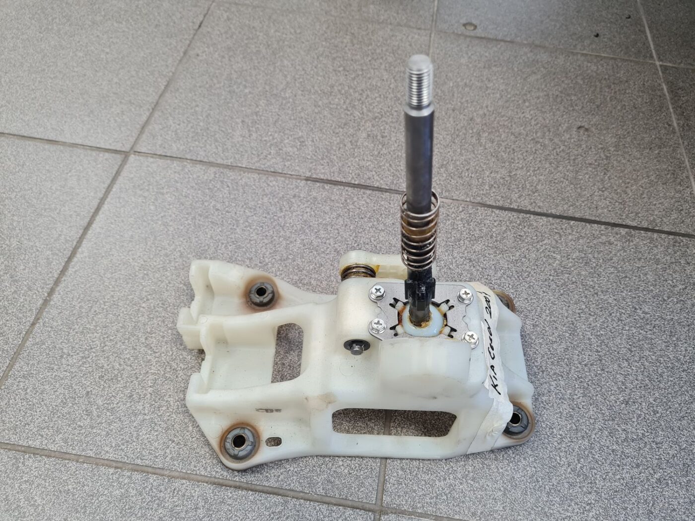 Ātrumu pārslēgšanas slēdzis priekš KIA CEED 2007