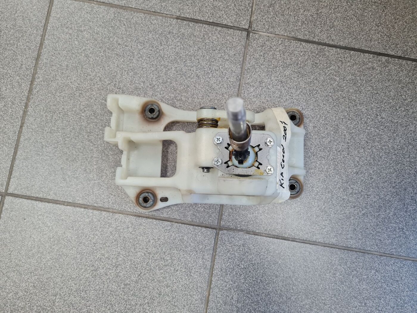 Ātrumu pārslēgšanas slēdzis priekš KIA CEED 2007