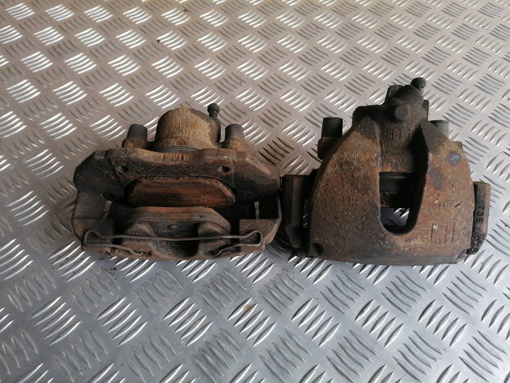 Priekšējais labais suports priekš VOLVO C30 2008 TURQUOISE 3 Priekšējais labais suports priekš VOLVO C30 2008 TURQUOISE