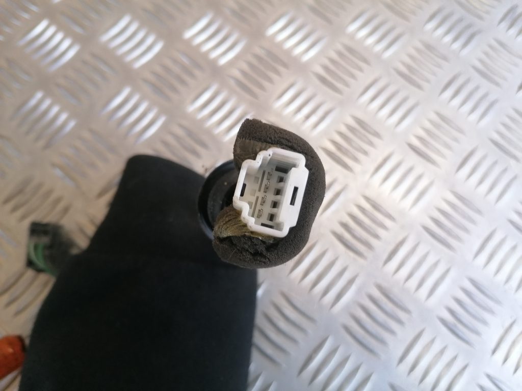 Pagrieziena signala lukturis priekš CITROEN C-CROSSER 2009