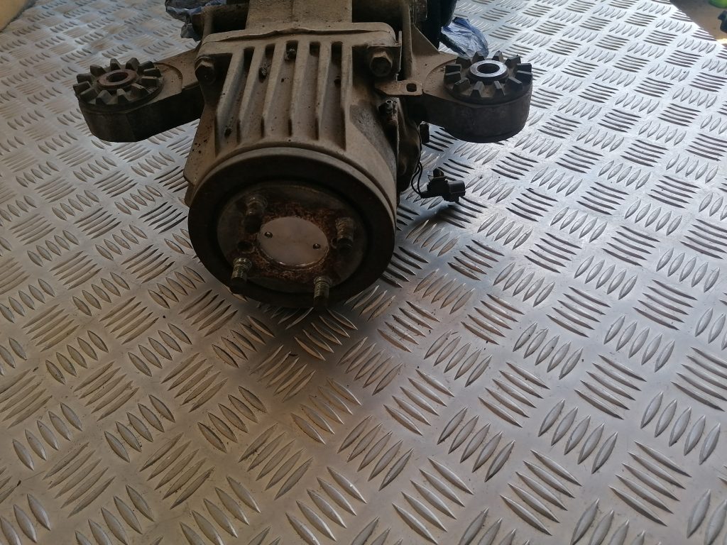 Aizmugurējais reduktors priekš CITROEN C-CROSSER 2009 4 Aizmugurējais reduktors priekš CITROEN C-CROSSER 2009