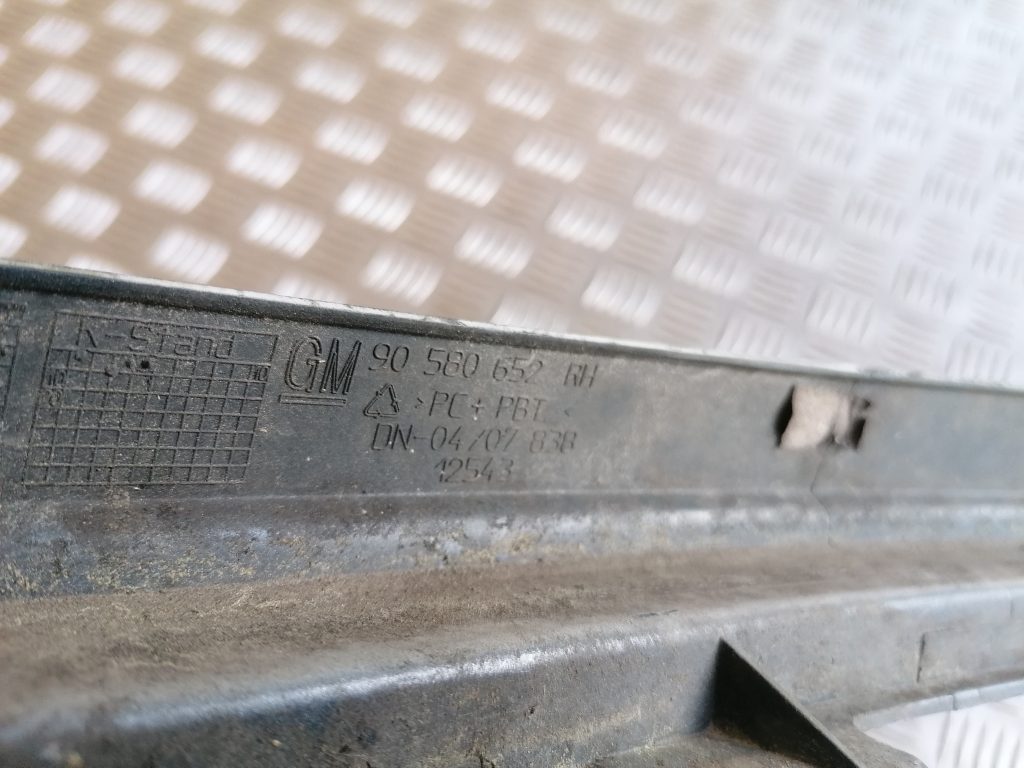 Priekšēja bufera uzlika priekš OPEL ZAFIRA 2004