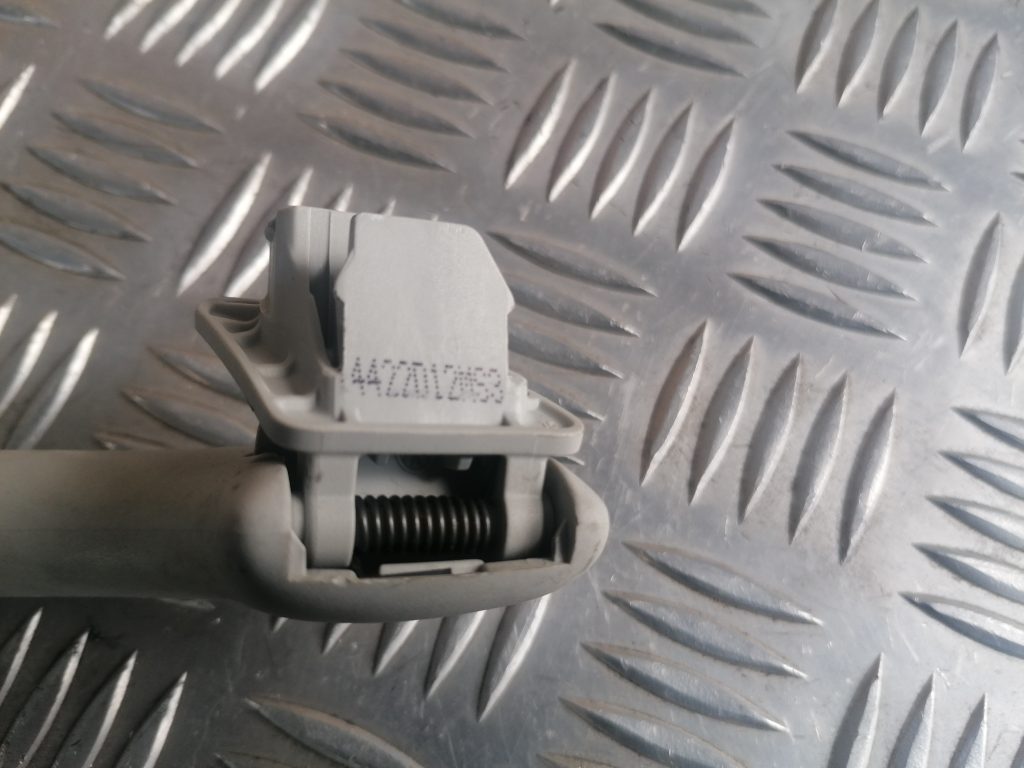 Salona rokturis griestos priekš VW GOLF VARIANT 2012 2 Salona rokturis griestos priekš VW GOLF VARIANT 2012