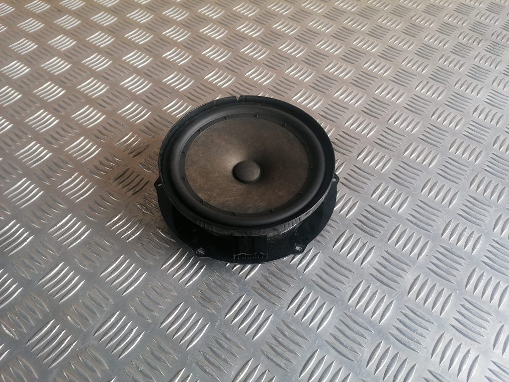 Durvju skaļrunis, apakšā priekš VW GOLF VARIANT 2012 1 Durvju skaļrunis, apakšā priekš VW GOLF VARIANT 2012