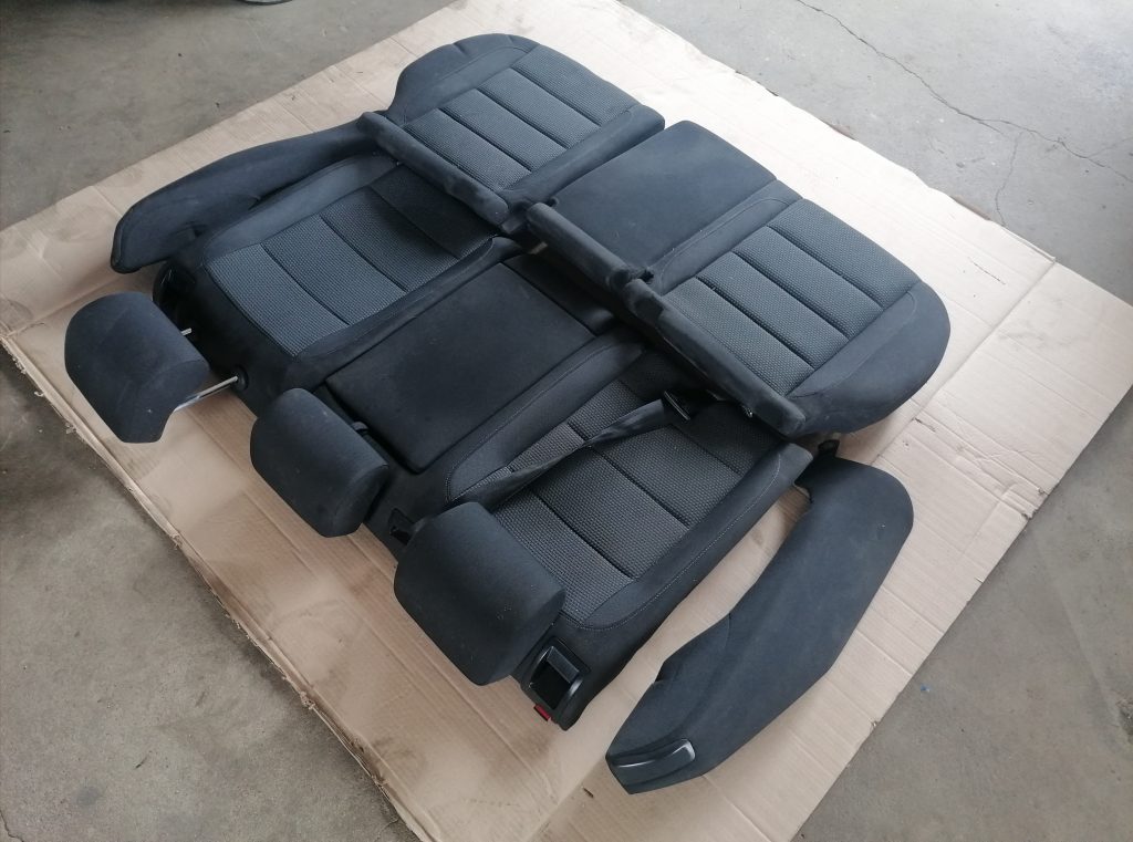 Sēdekļu komplekts priekš VW GOLF VARIANT 2012 2 Sēdekļu komplekts priekš VW GOLF VARIANT 2012