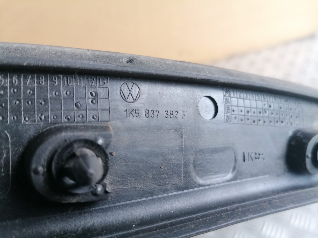 Durvju apdares uzlika priekš VW GOLF VARIANT 2012