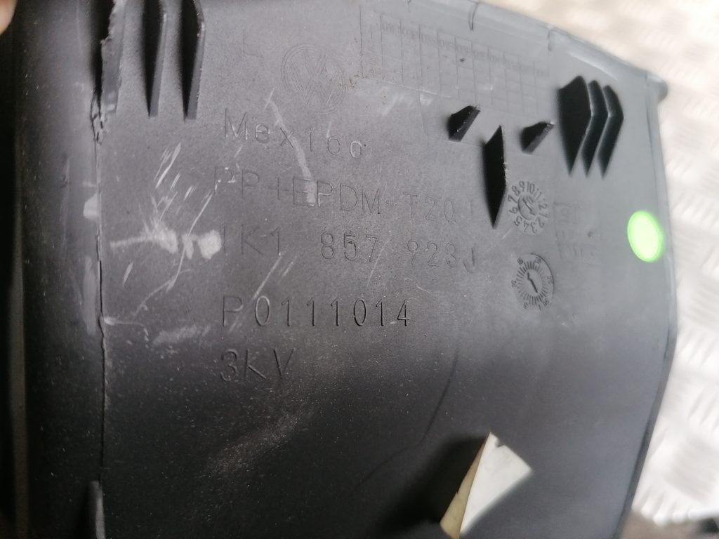 Mantu glabāšanas nodalījums vadītāja pusē priekš VW GOLF VARIANT 2012 3 Mantu glabāšanas nodalījums vadītāja pusē priekš VW GOLF VARIANT 2012