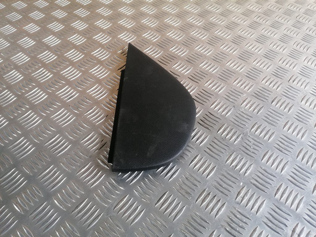 Mērinstrumentu paneļa sānu apdare priekš VW GOLF VARIANT 2012 1 Mērinstrumentu paneļa sānu apdare priekš VW GOLF VARIANT 2012