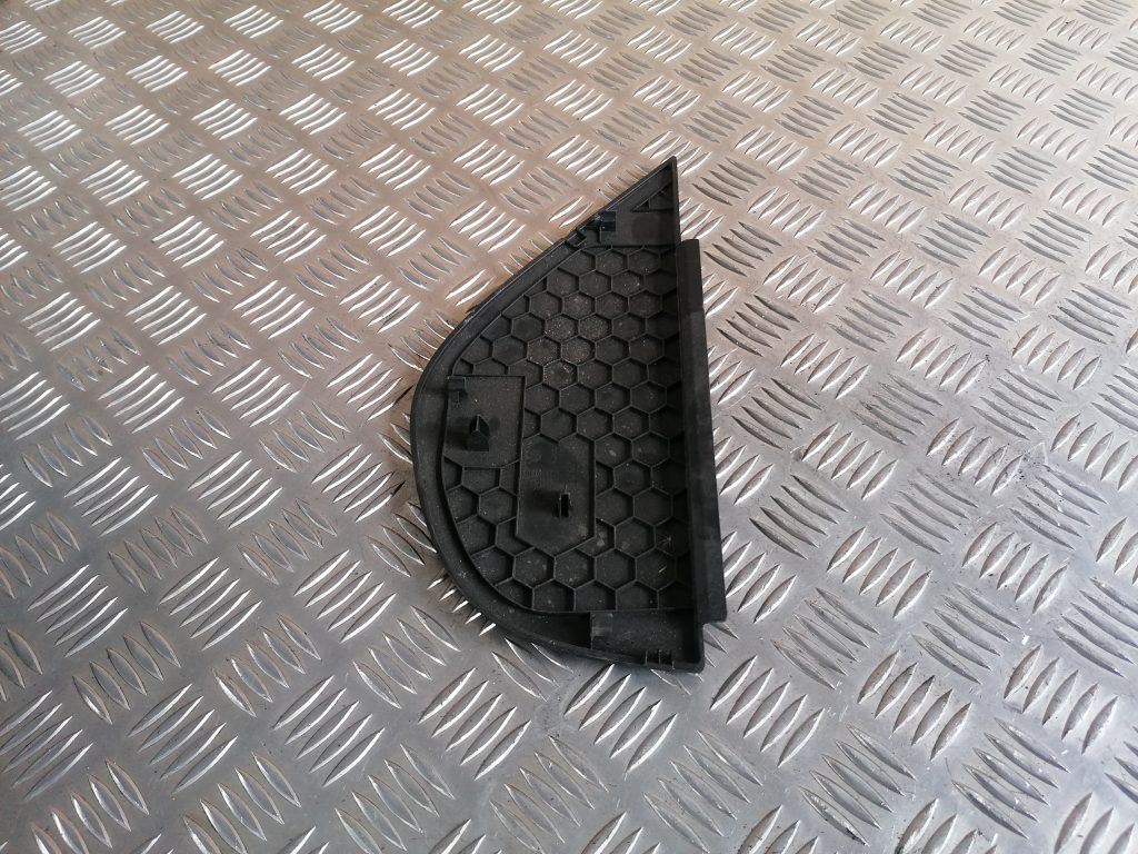 Mērinstrumentu paneļa sānu apdare priekš VW GOLF VARIANT 2012 2 Mērinstrumentu paneļa sānu apdare priekš VW GOLF VARIANT 2012