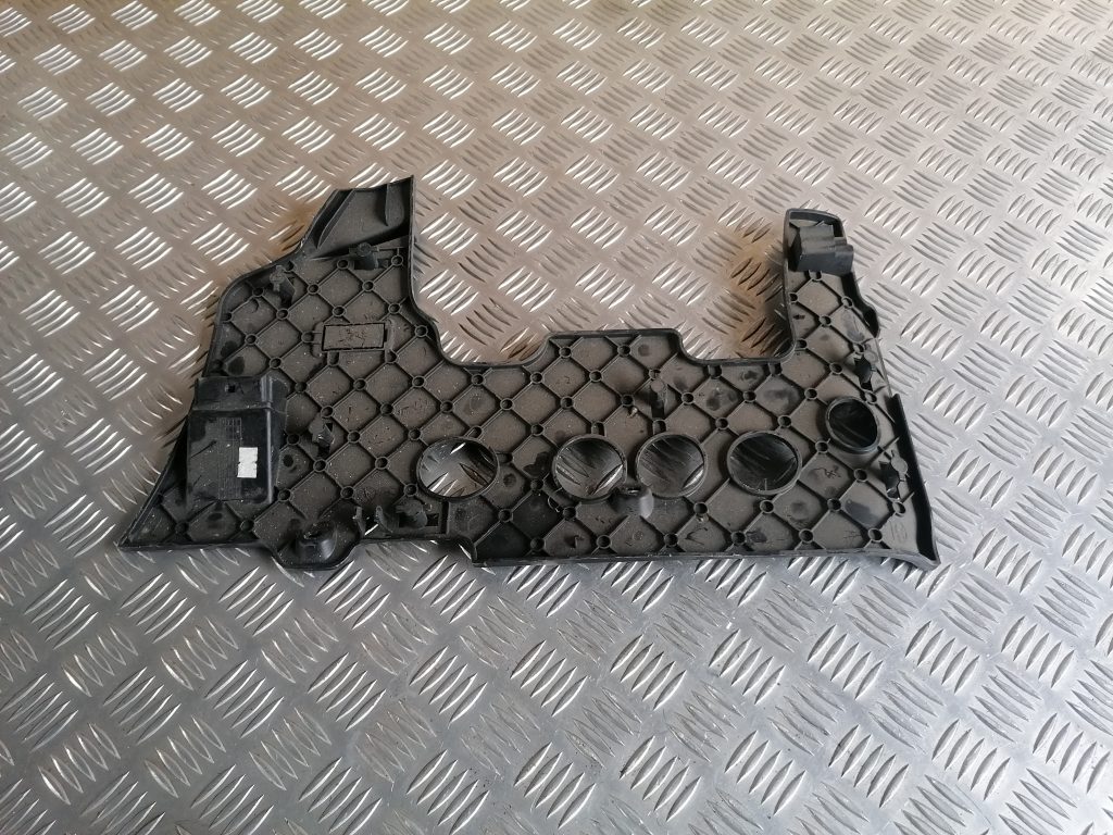 Mērinstrumentu paneļa apakšēja apdare priekš VW GOLF VARIANT 2012 1 Mērinstrumentu paneļa apakšēja apdare priekš VW GOLF VARIANT 2012