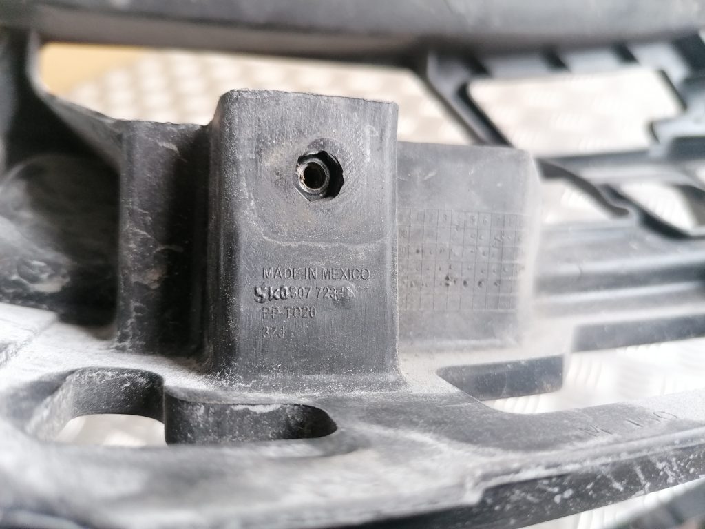 Priekšējā spārna un bufera stiprinājums priekš VW GOLF VARIANT 2012 3 Priekšējā spārna un bufera stiprinājums priekš VW GOLF VARIANT 2012