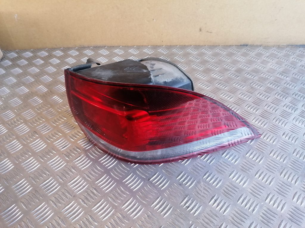 Aizmugurējais labais lukturis priekš VW GOLF VARIANT 2012
