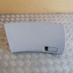 Mantu glabāšanas nodalījums pasažiera pusē priekš KIA CEED 2007