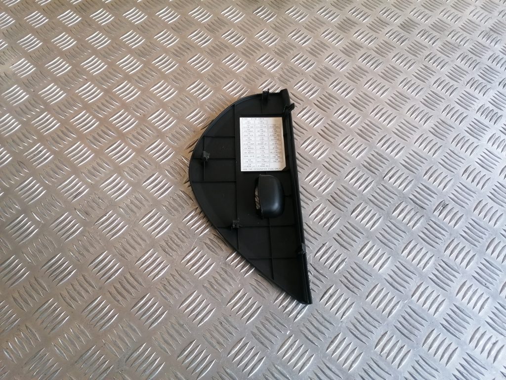 Mērinstrumentu paneļa sānu apdare priekš KIA CEED 2007 2 Mērinstrumentu paneļa sānu apdare priekš KIA CEED 2007