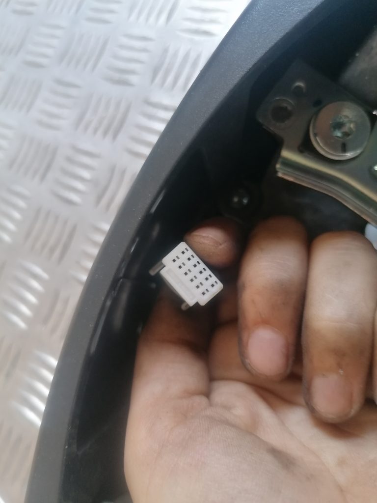 Stūre priekš KIA CEED 2007 3 Stūre priekš KIA CEED 2007