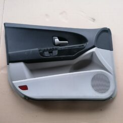 Priekšējo kreiso durvju apdare priekš KIA CEED 2007