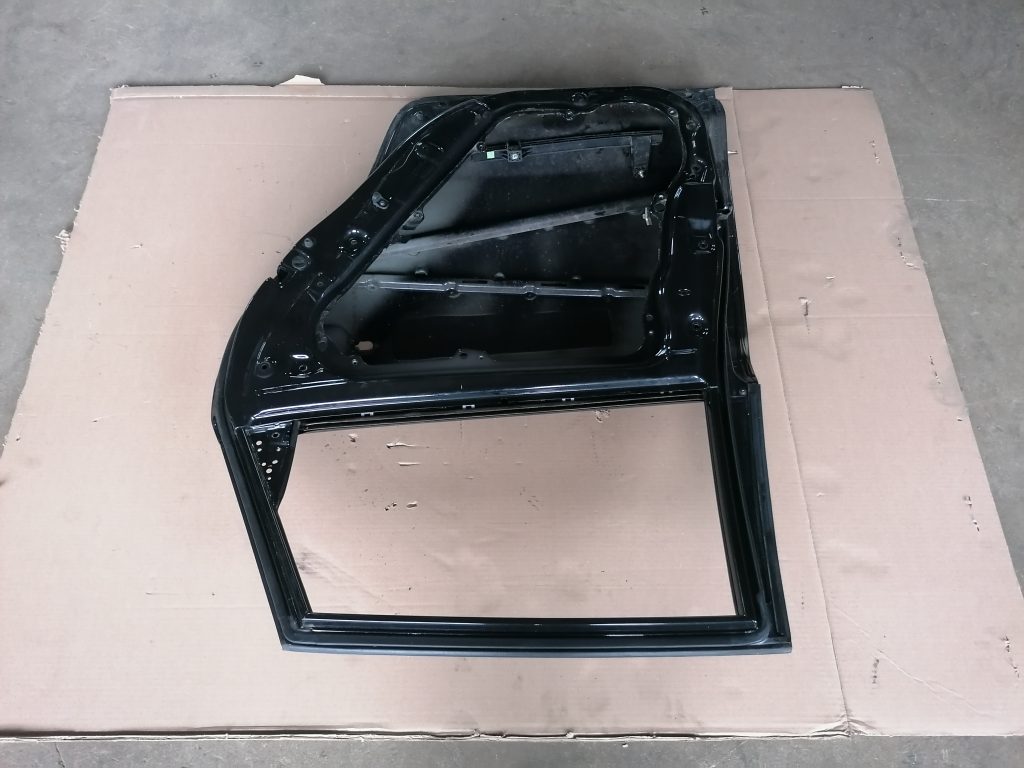 Aizmugurējās kreisās durvis priekš KIA CEED 2007 2 Aizmugurējās kreisās durvis priekš KIA CEED 2007