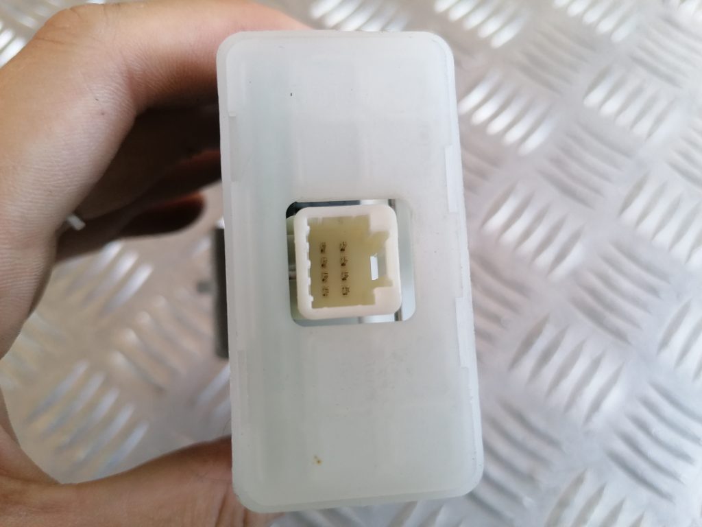 Centrālas atslēgas vadības bloks priekš SUBARU LEGACY 2009 2 Centrālas atslēgas vadības bloks priekš SUBARU LEGACY 2009