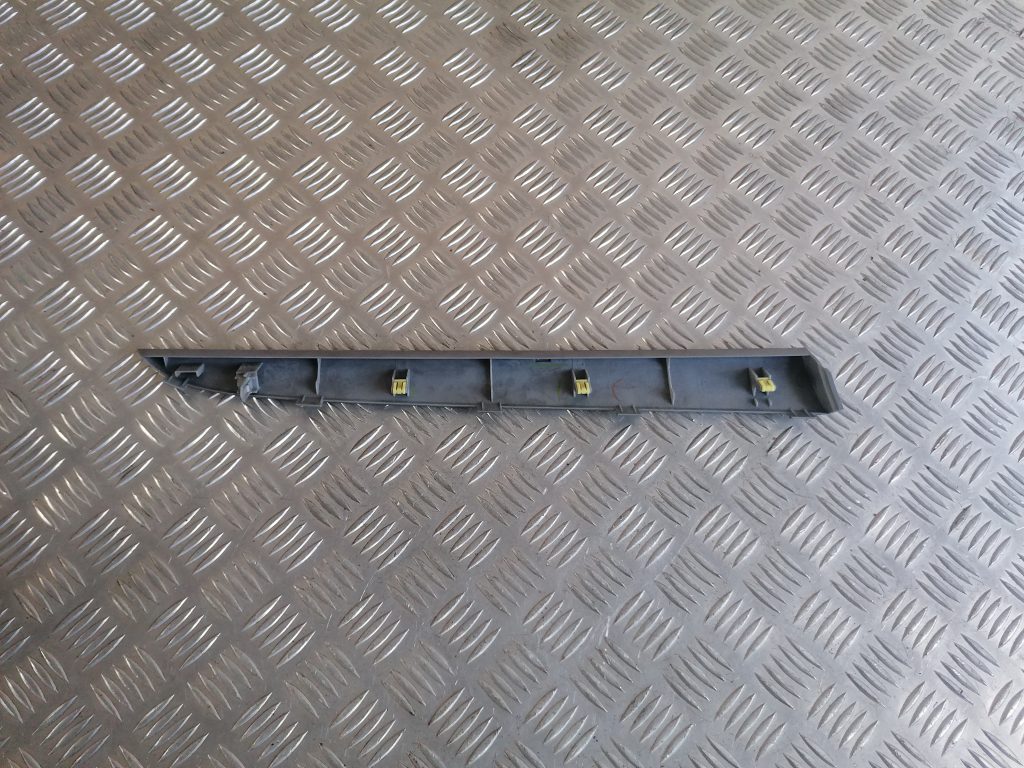 Mērinstrumentu paneļa dekoratīvā uzlika priekš SUBARU LEGACY 2009