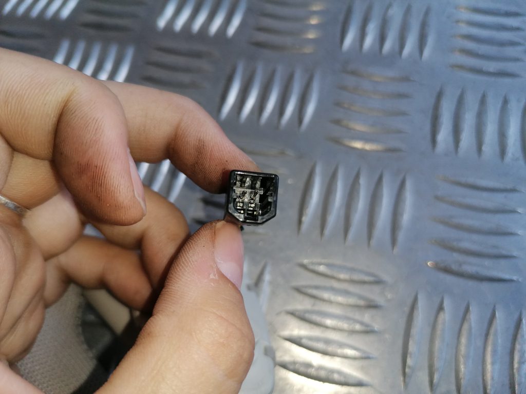 Saules aizsargs priekš SUBARU LEGACY 2009 3 Saules aizsargs priekš SUBARU LEGACY 2009