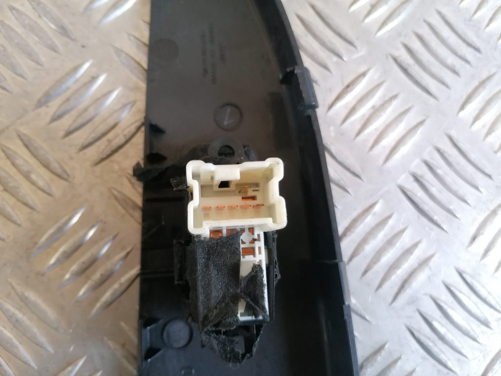 Pasažiera durvju slēdža pogas priekš SUBARU LEGACY 2009