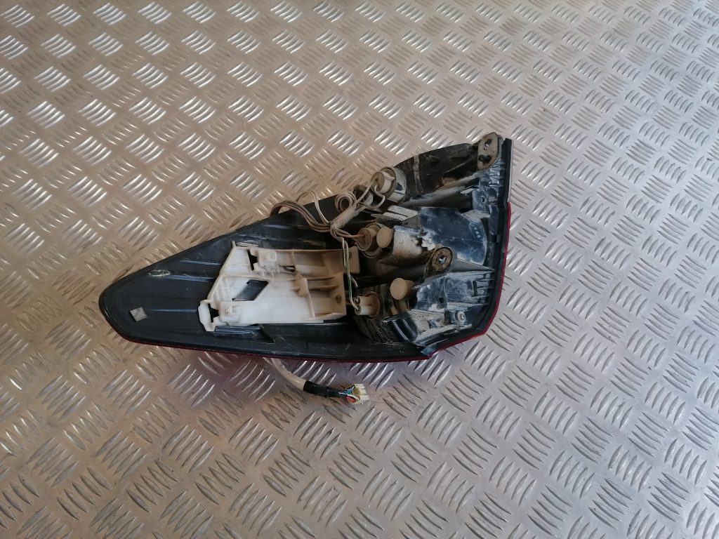 Aizmugurējais kreisais lukturis priekš SUBARU LEGACY 2009 2 Aizmugurējais kreisais lukturis priekš SUBARU LEGACY 2009