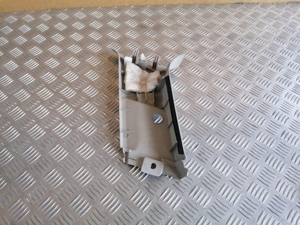 Vidējas salona statnes apdare priekš SUBARU LEGACY 2009