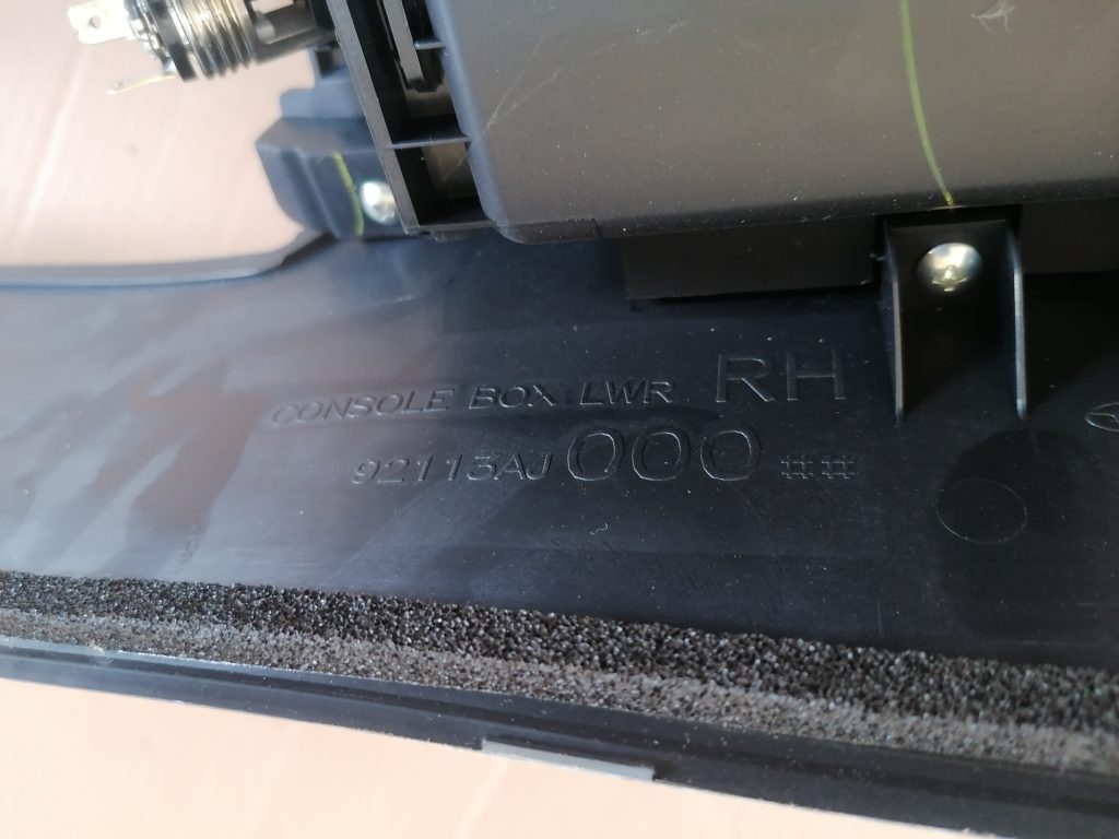 Centrālās konsoles apdares lielākā daļa priekš SUBARU LEGACY 2009 3 Centrālās konsoles apdares lielākā daļa priekš SUBARU LEGACY 2009