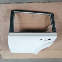 Aizmugurējās kreisās durvis priekš SUBARU LEGACY 2009