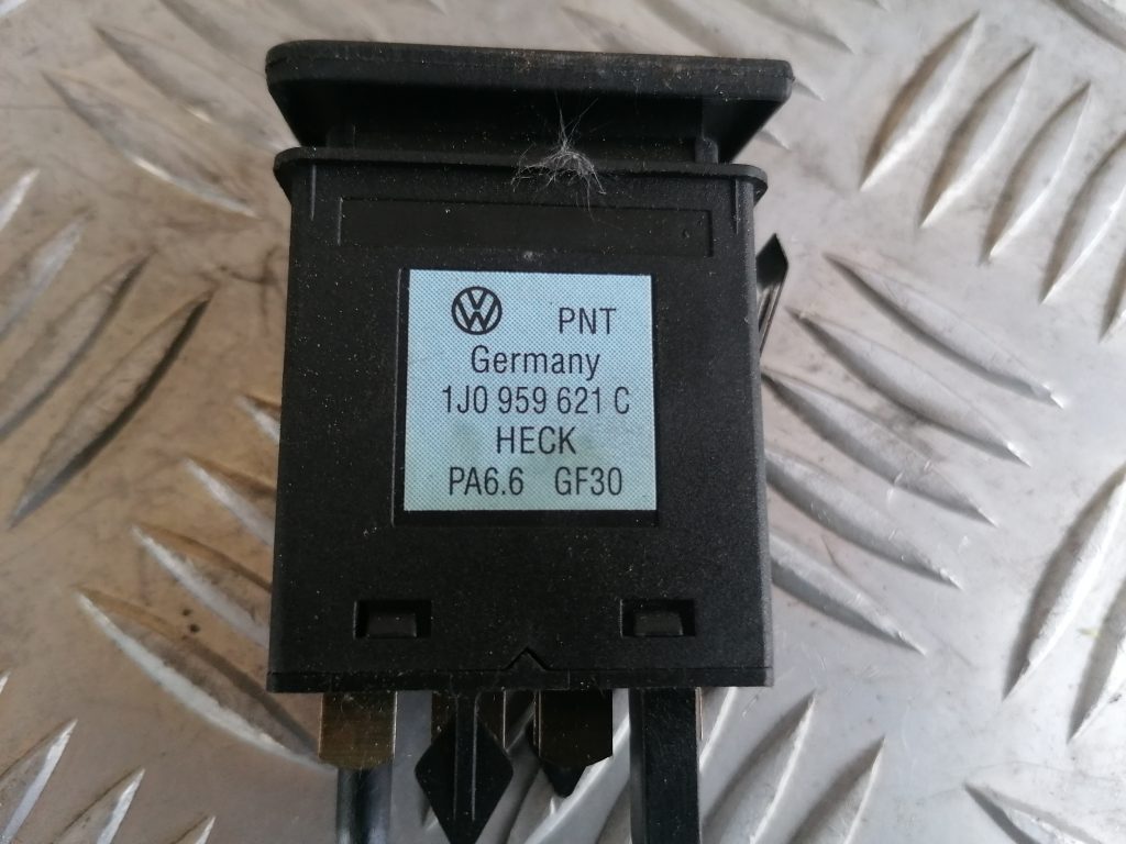 Aizmugurējā stikla apsildes ieslēgšanas poga priekš VW GOLF IV 1999 3 Aizmugurējā stikla apsildes ieslēgšanas poga priekš VW GOLF IV 1999