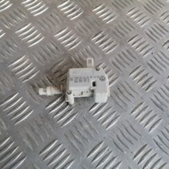 Bagažnieka vāka slēdzenes motors priekš VW GOLF IV 1999