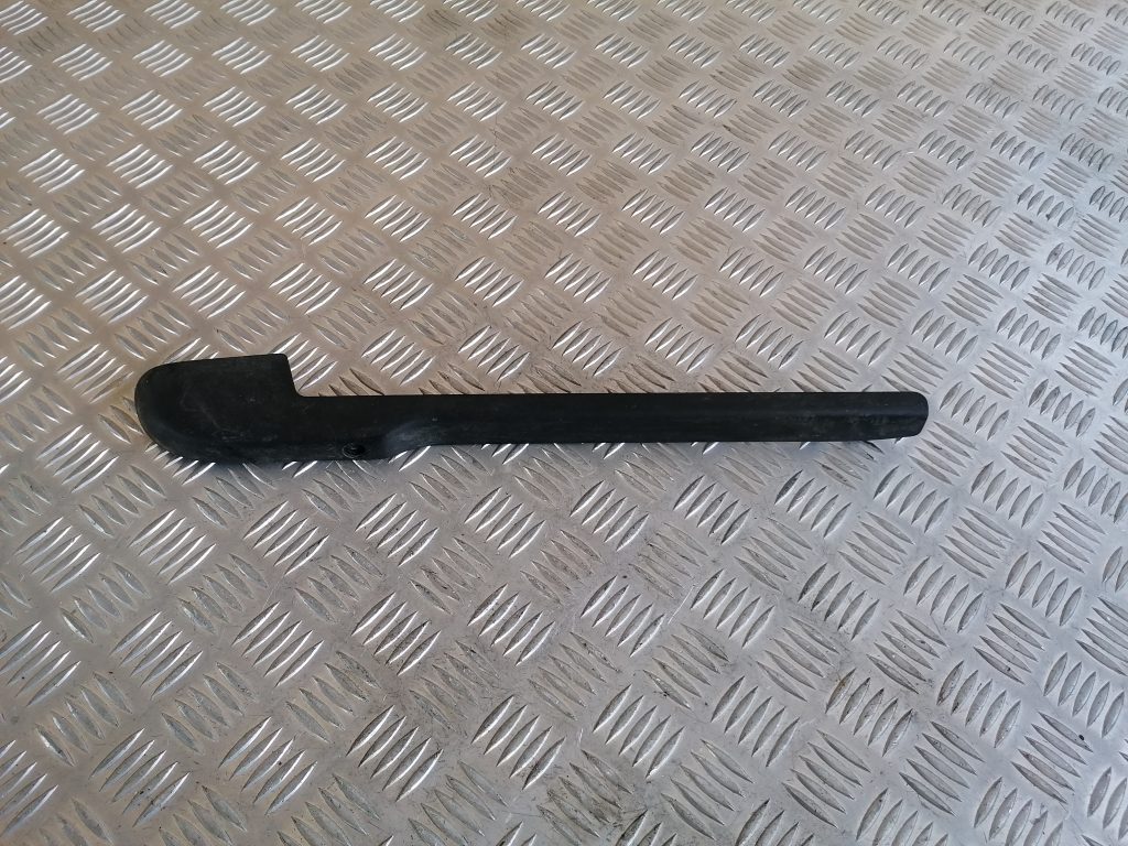 Priekšējā kreisā sēdekļa sliežu apdare priekš VW GOLF IV 1999 1 Priekšējā kreisā sēdekļa sliežu apdare priekš VW GOLF IV 1999