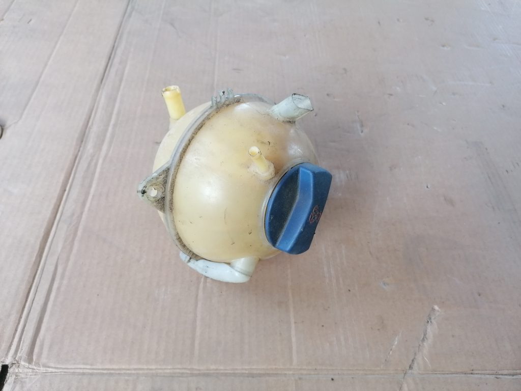 Dzesēšanas šķidruma tvertne priekš VW GOLF IV 1999 1 Dzesēšanas šķidruma tvertne priekš VW GOLF IV 1999