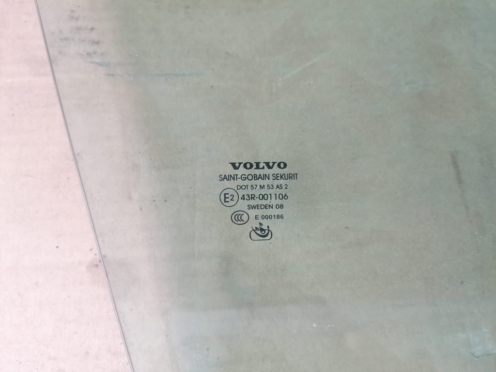 Priekšējo labo durvju stikls priekš VOLVO 2 Priekšējo labo durvju stikls priekš VOLVO