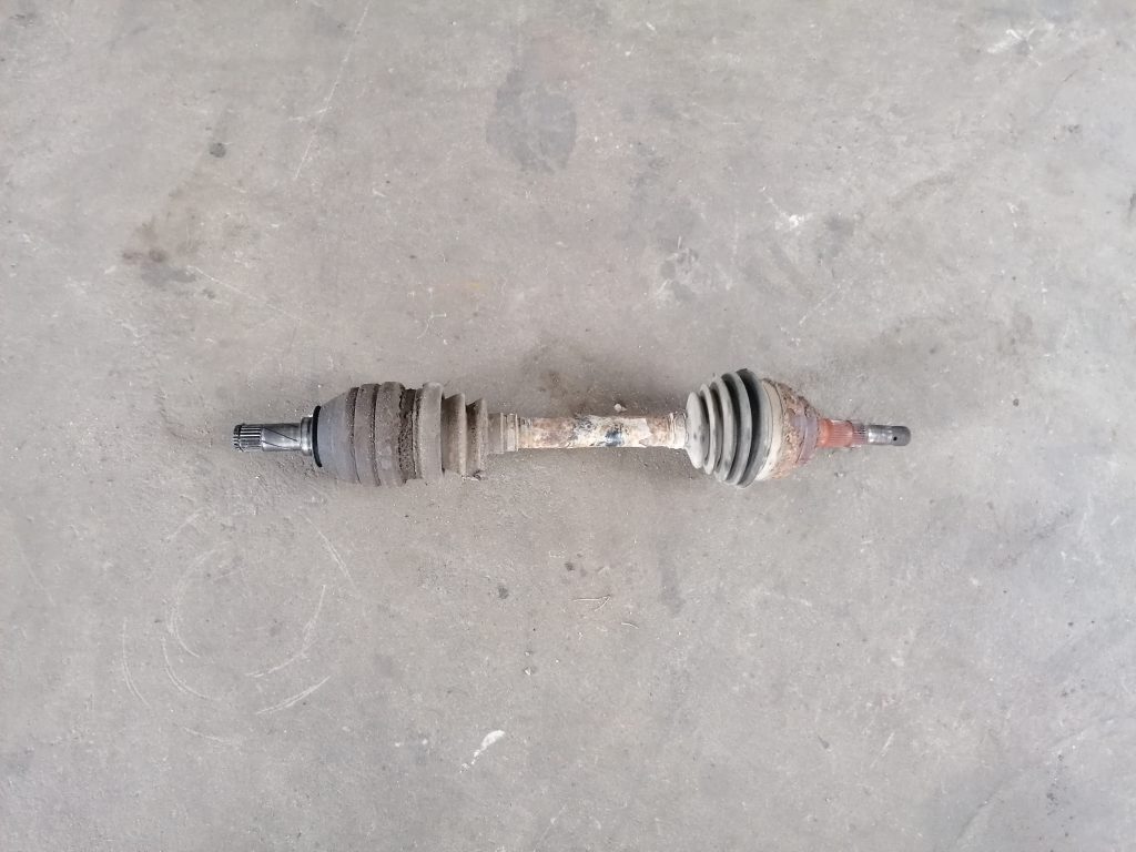 Pusass priekšējā kreisā priekš OPEL ASTRA 2002