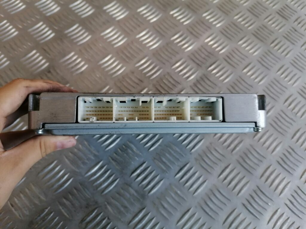 Dzinēja vadības bloks priekš TOYOTA AVENSIS 2007 2 Dzinēja vadības bloks priekš TOYOTA AVENSIS 2007