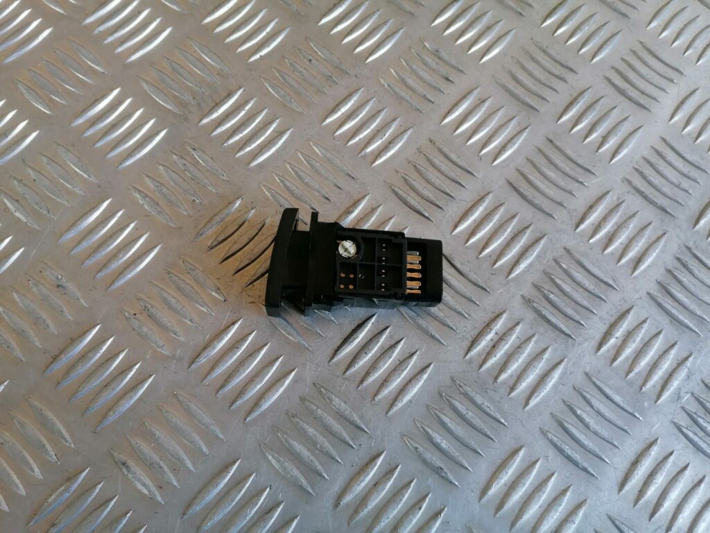 Trauksmes poga priekš TOYOTA AVENSIS 2007 2 Trauksmes poga priekš TOYOTA AVENSIS 2007