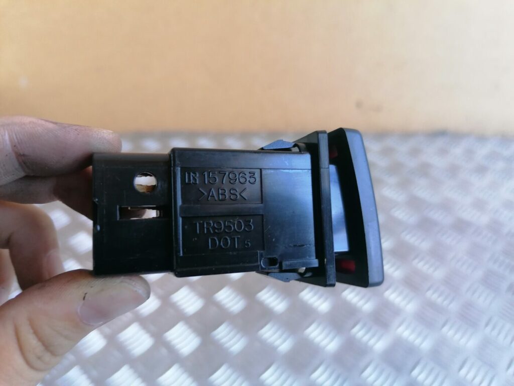 Trauksmes poga priekš TOYOTA AVENSIS 2007 4 Trauksmes poga priekš TOYOTA AVENSIS 2007