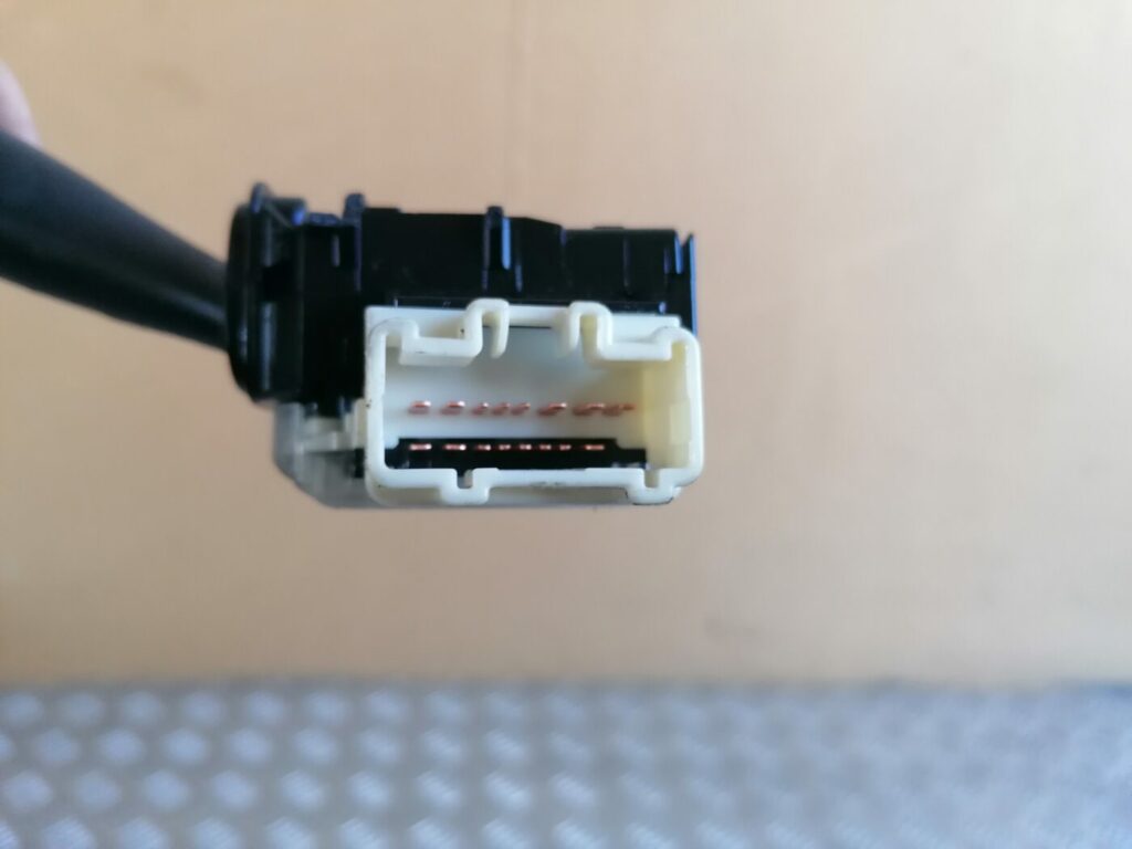 Pagrieziena rādītāju slēdzis priekš TOYOTA AVENSIS 2007