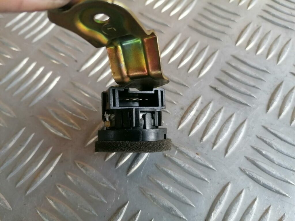 Durvju skaļrunis, augšā priekš TOYOTA AVENSIS 2007 2 Durvju skaļrunis, augšā priekš TOYOTA AVENSIS 2007