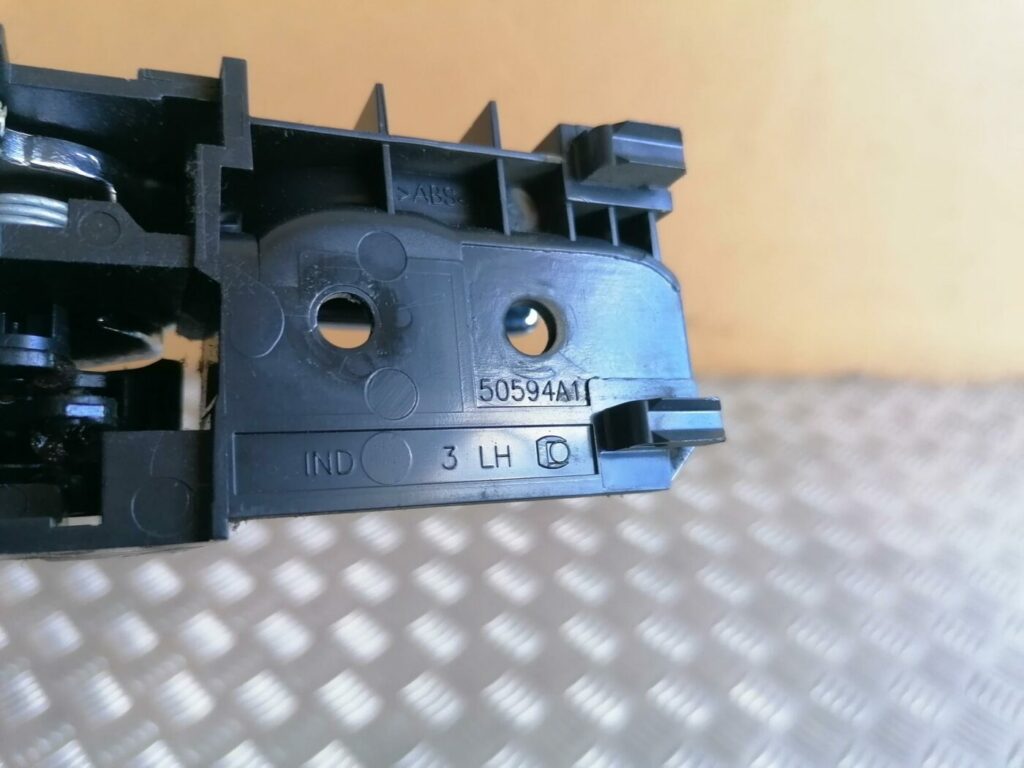 Salona durvju rokturis, aizmugures kreisais priekš TOYOTA AVENSIS 2007 3 Salona durvju rokturis, aizmugures kreisais priekš TOYOTA AVENSIS 2007