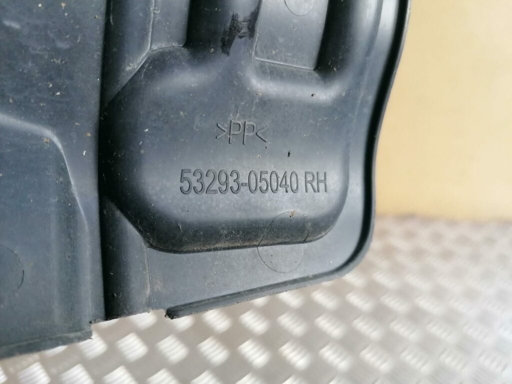 Ieplūdes gaisa deflektors, pa labi priekš TOYOTA AVENSIS 2007 3 Ieplūdes gaisa deflektors, pa labi priekš TOYOTA AVENSIS 2007