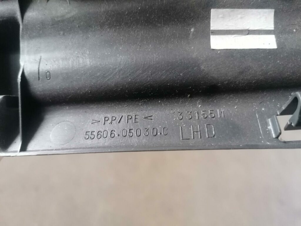 Mērinstrumentu paneļa apakšēja apdare priekš TOYOTA AVENSIS 2007 3 Mērinstrumentu paneļa apakšēja apdare priekš TOYOTA AVENSIS 2007