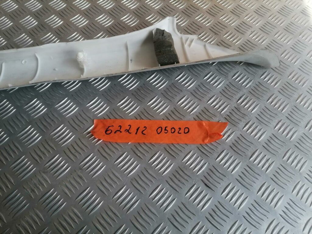 Priekšējas salona statnes apdare priekš TOYOTA AVENSIS 2007