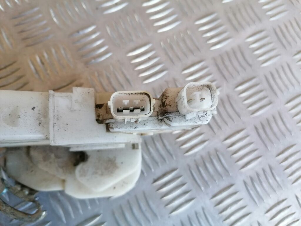 Aizmugurējo labo durvju slēdzene priekš HONDA ACCORD 2007 YR562P