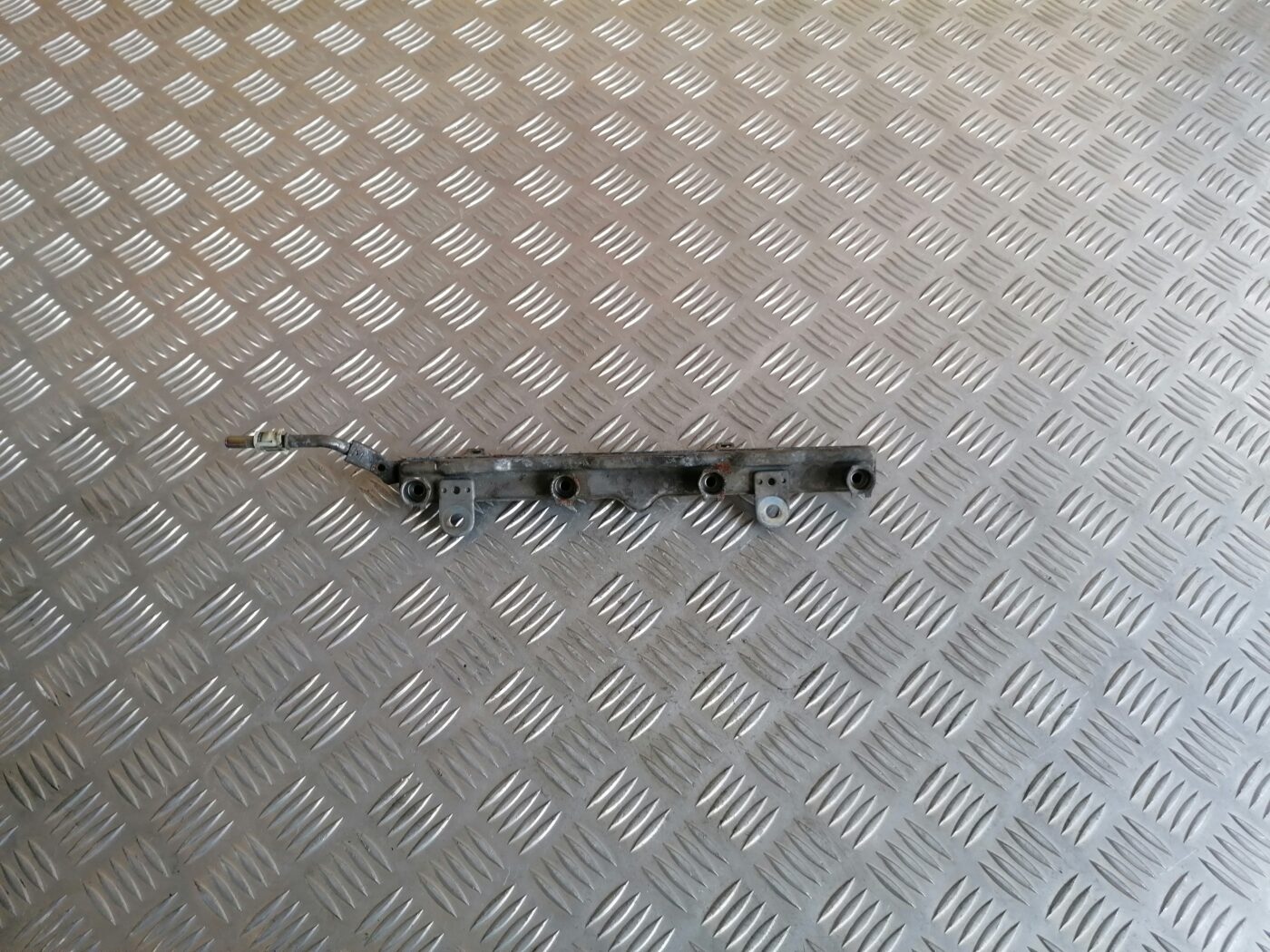 Degvielas sadales caurule priekš HONDA ACCORD 2007 YR562P